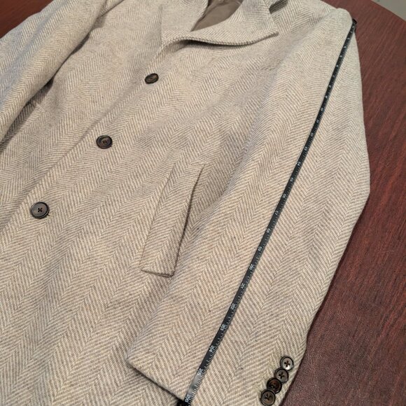 Elegant John Henric Oatmeal Herringbone Overcoat – Size Medium– Wool - Picture 4 of 11